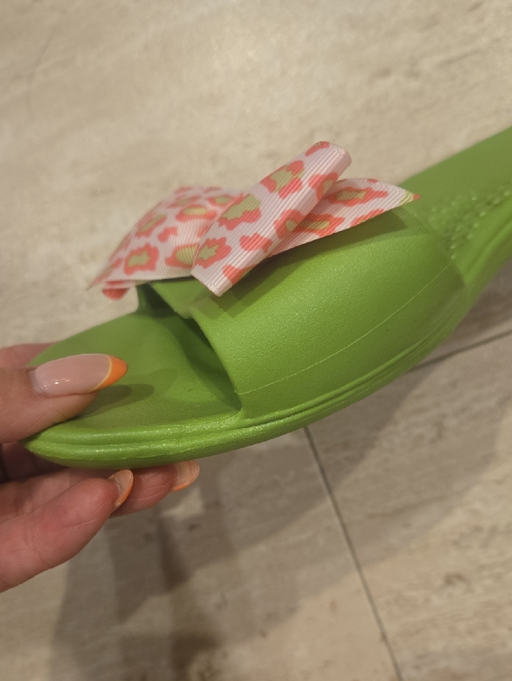 OKA-b Lime Green Pink Bow Accent Slides - Picture 3 of 11